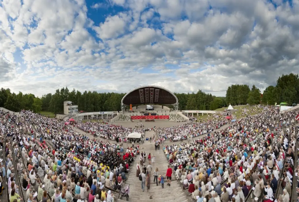Tartu Lauluväljak Horisont (Ahto Sooaru)
